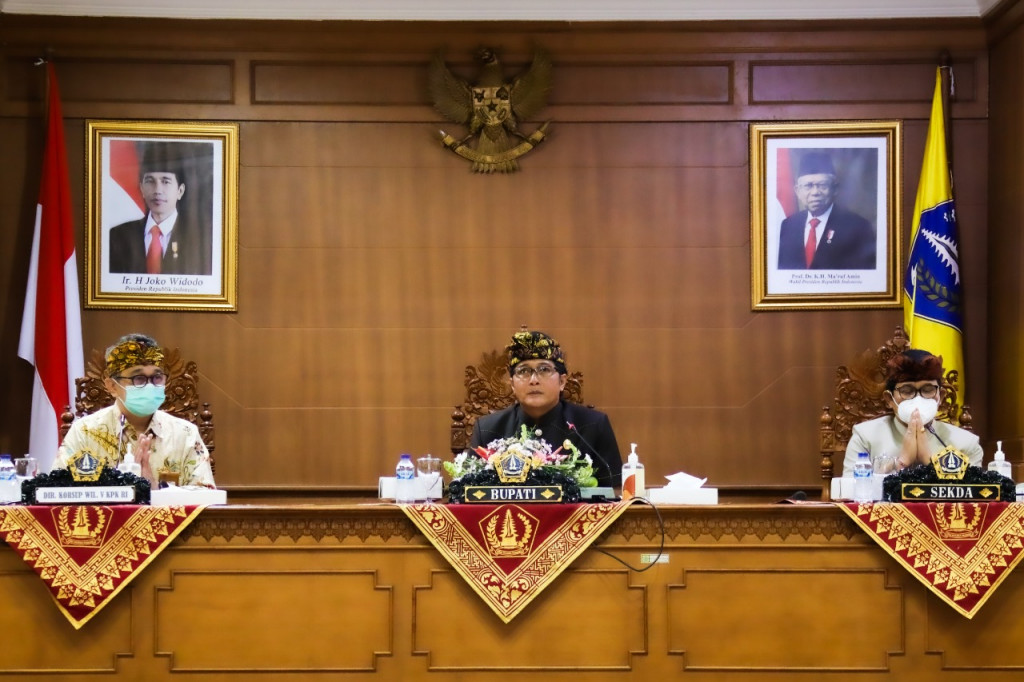 Bupati dan Sekda Ikuti Rapat Monitoring dan Evaluasi MCP Triwulan III